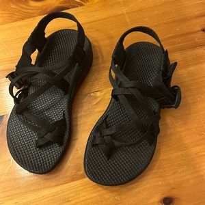 Like NEW Black ZCLOUD X2 Chacos